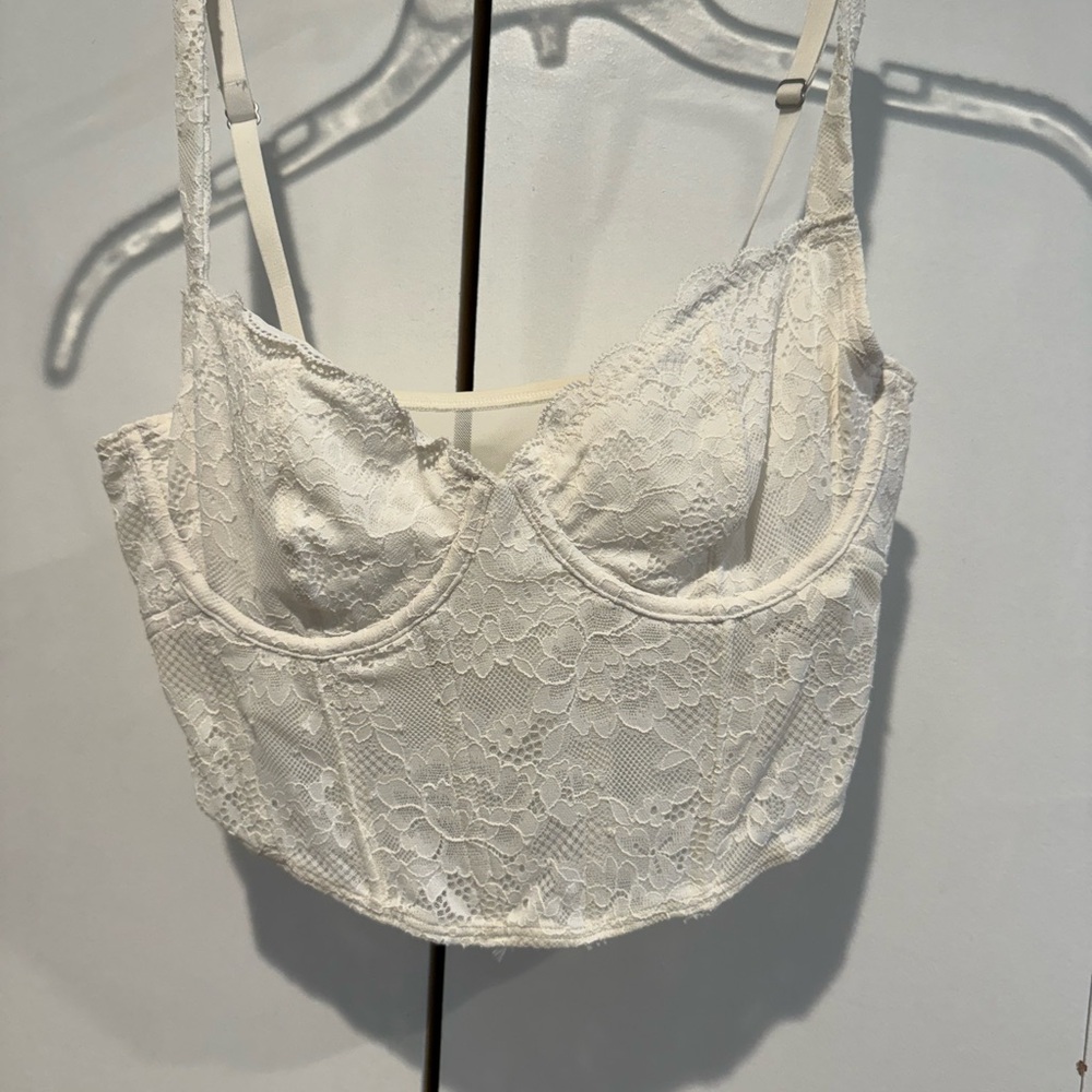 Gilly Hicks Lace Crop Top in White